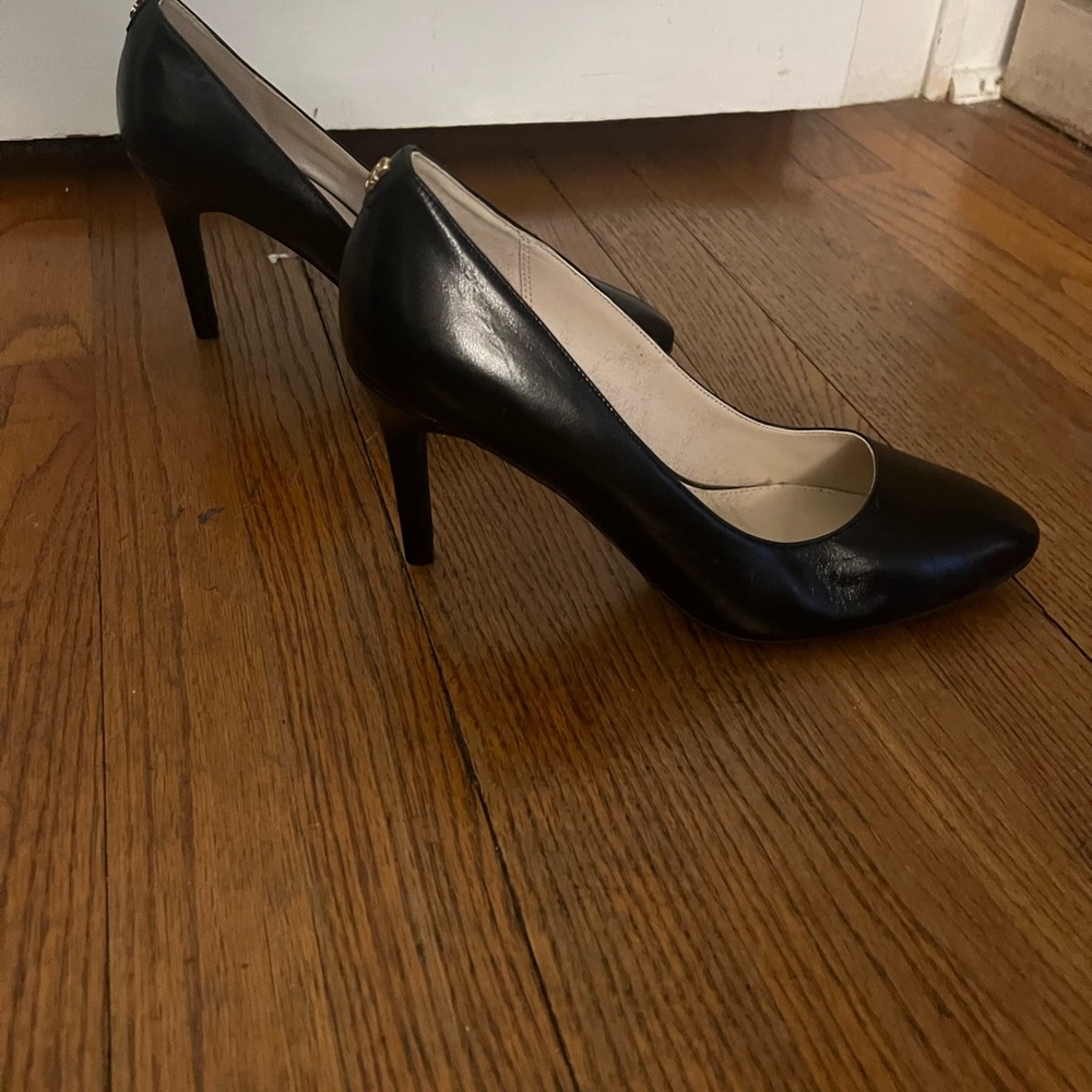 Cole Haan Size 11M leather Pump